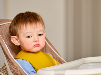 Φράσεις που δεν πρέπει να λέτε σε ένα παιδί που αρνείται να φάει