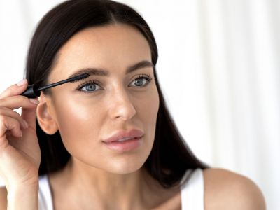 Ομορφιά για μαμάδες: Οδηγίες για να τριμάρετε σωστά τα φρύδια σας