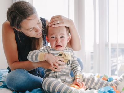 Γιατί το παιδί κάνει σκηνή μόνο μπροστά στον έναν γονιό