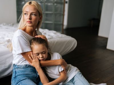 Γιατί μια αγκαλιά νικάει ένα tantrum -  Η ψυχολόγος εξηγεί