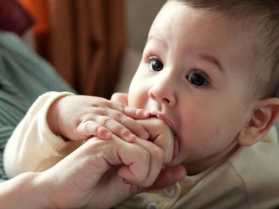 Μπορεί η οδοντοφυΐα να προκαλέσει πυρετό στα μωρά;