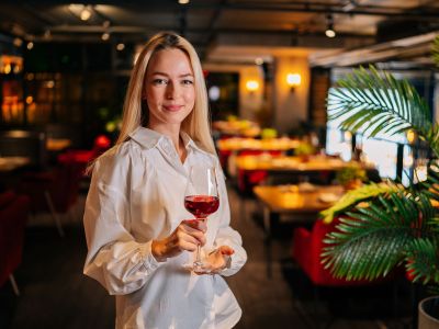 Πώς επηρεάζει το κόκκινο κρασί τη γυναικεία γονιμότητα