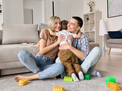 Ποια είναι η επίδραση της αγκαλιάς στην ψυχολογία των παιδιών