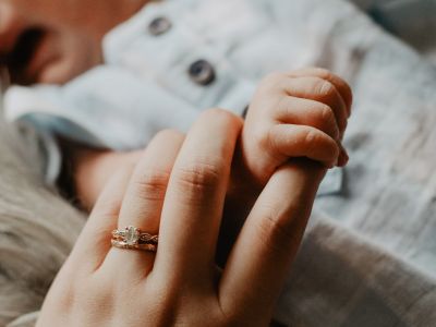 Στη μαμά που αισθάνεται μόνη αυτή τη στιγμή: «Δεν θα είναι έτσι για πάντα»