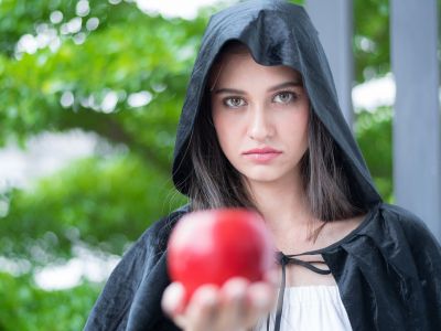 Επικίνδυνα μηνύματα που κρύβονται πίσω από τα παιδικά παραμύθια