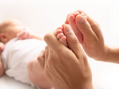 Απλές ασκήσεις για να δυναμώσουν τα πόδια του μωρού