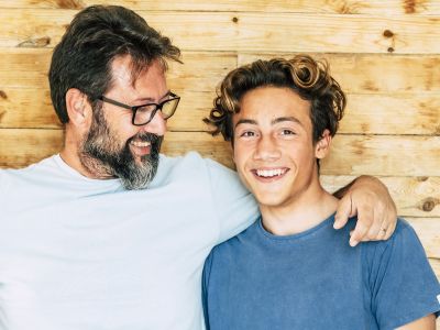 Η σημαντική επιρροή των μπαμπάδων στη ζωή των έφηβων αγοριών