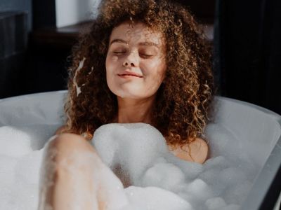 10 μυρωδάτα αφρόλουτρα για ονειρεμένο Κυριακάτικο beauty cocooning