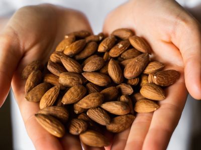 Μαμά και διατροφή: Βοηθούν τα αμύγδαλα στην απώλεια βάρους;