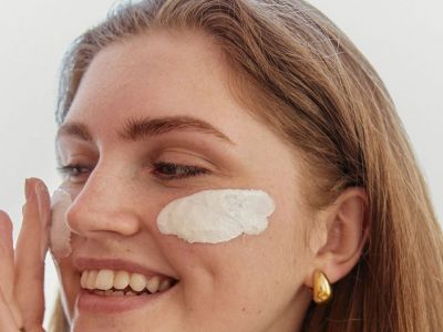 Κρέμα ή serum με ρετινόλη; Τι είναι πιο αποτελεσματικό