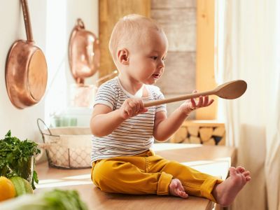 Μαγειρεύουμε παίζοντας: Φτιάξτε με τα παιδιά πολύχρωμα μπισκότα