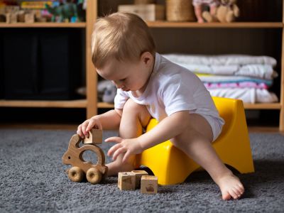 Είναι το παιδί έτοιμο για τη μετάβαση από την πάνα στο γιογιό; Επτά ενδείξεις