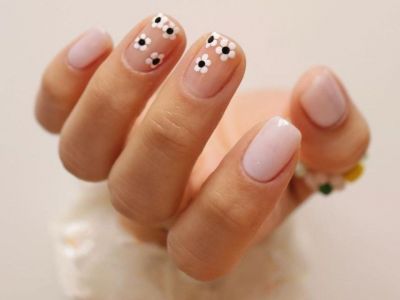 Τα 10 πιο κομψά μανικιούρ για κοντά νύχια και για όλα τα γούστα