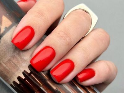10 κόκκινα βερνίκια νυχιών γιατί το κόκκινο δεν έχασε ποτέ