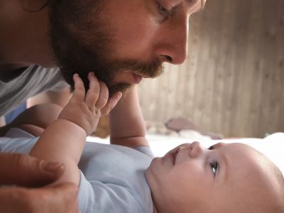 Πώς να βοηθήσετε έναν νέο μπαμπά να αντιμετωπίσει τους φόβους του