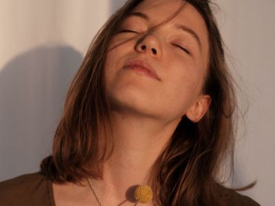 Το πιο εύκολο scrub για ευαίσθητο δέρμα γίνεται με ντομάτα και ζάχαρη