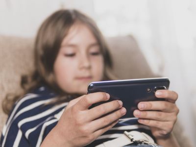 To TikTok θα εφαρμόσει νέο χρονικό όριο για χρήστες κάτω των 18 ετών