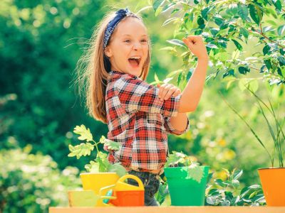 10 σημαντικές φράσεις που οι γονείς μπορούν να χρησιμοποιούν για να ενθαρρύνουν τις κόρες τους