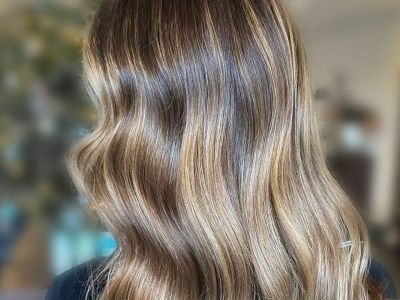 Το απόλυτο καστανόξανθο του 2023 που ταιριάζει σε όλες