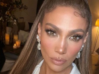 Τα 90s επιστρέφουν στο μακιγιάζ με τα «παγωμένα» χείλη στο προσκήνιο