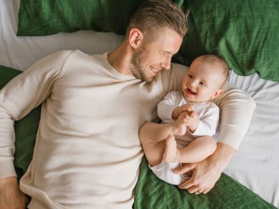 Οι σύγχρονοι μπαμπάδες συμμετέχουν πιο ενεργά στη φροντίδα και την ανατροφή των παιδιών