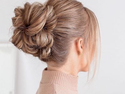 5 updos με λαστιχάκια για να μην έχεις άγχος ότι θα καείς την Ανάσταση