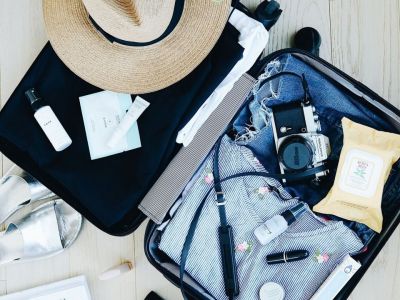 «Έξυπνα» προϊόντα που θα κάνουν τη βαλίτσα του Πάσχα πιο ελαφριά