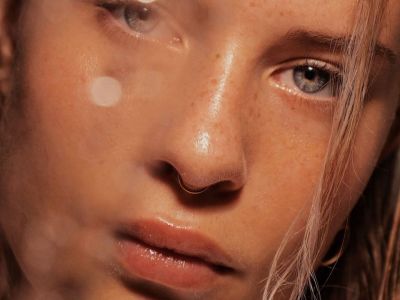 5 primers λειτουργούν σαν φίλτρo στην επιδερμίδα σου