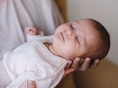 Το αντανακλαστικό του Moro στα μωρά: Τι πρέπει να γνωρίζετε