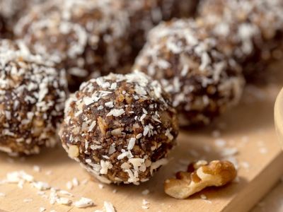 Energy balls με χουρμάδες και καρύδα - Υγιεινό σνακ χωρίς ζάχαρη, χωρίς ψήσιμο