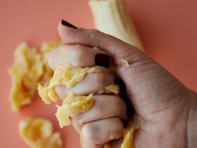 Γιατί η κατανάλωση μπανάνας πριν από τον ύπνο μπορεί να έχει (κυριολεκτικά) εφιαλτικές συνέπειες