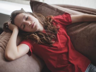 Τροφές που τα έφηβα κορίτσια πρέπει να αποφεύγουν αν έχουν κράμπες περιόδου