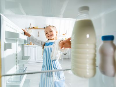 Πώς θα φτιάξετε γάλα αμυγδάλου για τα παιδιά