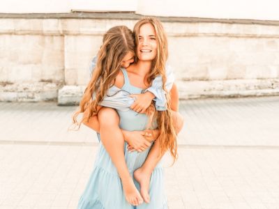 Θετικές φράσεις που έχει ανάγκη να ακούει η κόρη σας