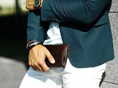 Αντρικό τσαντάκι: Χιαστί, χειρός ή στη μέση έχεις κάθε λόγο να το φορέσεις