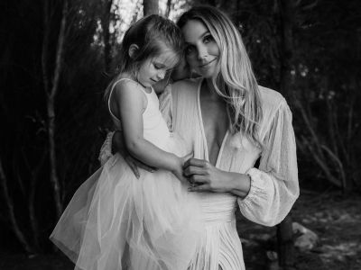 Ήταν απλά μια ευχή, όμως τώρα τη βλέπω να χορεύει στη βροχή