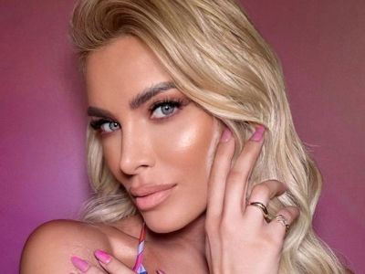 Barbiecore nails: Είναι το πιο girly manicure της σεζόν