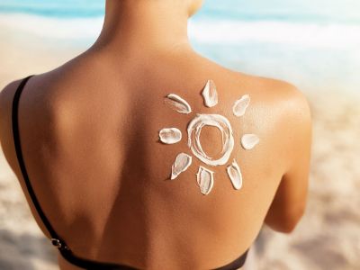 Υπάρχει ασφαλές μαύρισμα στον ήλιο; Τι απαντά ειδικός