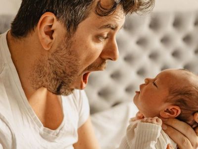 Μπαμπάδες αγκαλιά με τα μωρά τους - Το πιο γλυκό φωτογραφικό άλμπουμ