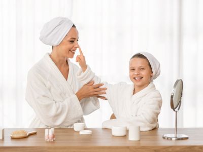 Καλοκαιρινή ρουτίνα ομορφιάς για μαμάδες (και όχι μόνο)