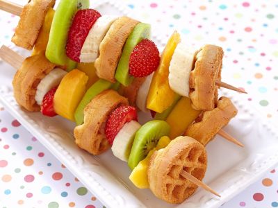 Φτιάξτε σουβλάκια φρούτων - Ένα σνακ που λατρεύουν τα παιδιά