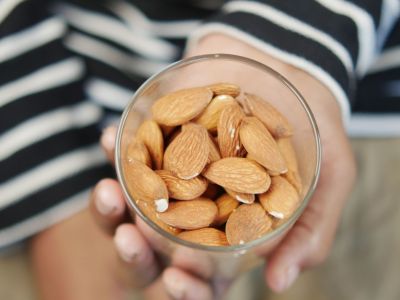 Ξηροί καρποί και ανδρική γονιμότητα: Τι δείχνουν οι έρευνες