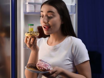 Μαμά και διατροφή: Τι συμβαίνει στο σώμα σου όταν τρως αργά βραδινό κάθε βράδυ