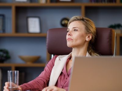 Πώς η γυναικεία υπογονιμότητα μπορεί να επηρεάσει ορισμένα συμπτώματα εμμηνόπαυσης