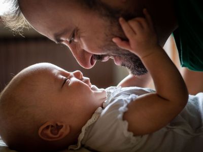 Πώς η πατρότητα αλλάζει με πολλούς και διαφορετικούς τρόπους τον άνδρα