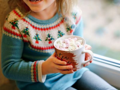 Ζεστό κακάο για γονείς και παιδιά για την πρώτη μέρα του χρόνου