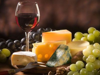 Γιατί το τυρί και το κρασί αποτελούν τον τέλειο γευστικό συνδυασμό