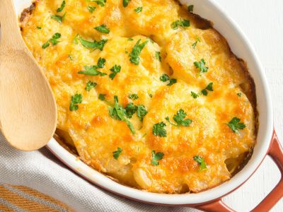 Γεμιστές πατάτες με κιμά και λιωμένο τυρί - Η συνταγή που έφτιαξε η Σοφία Αλιμπέρτη με τον γιο της