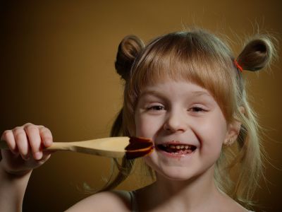 Φτιάξτε σιρόπι σοκολάτας μέσα σε 5 λεπτά με 3 υλικά