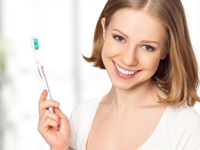 Υγεία δοντιών: Πώς επηρεάζει τη γυναικεία γονιμότητα